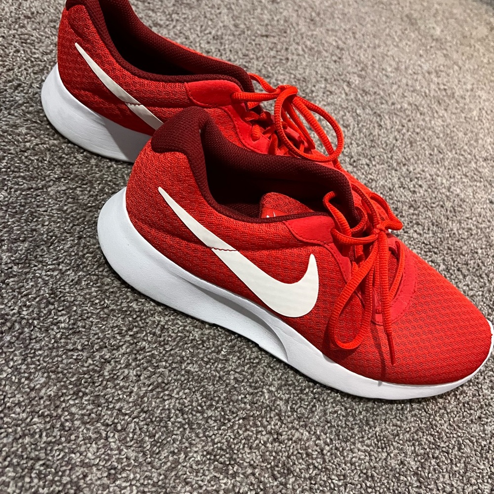 Men size 9 Nike running sneakers